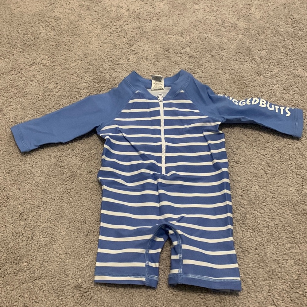 Long-sleeved SPF bathing suit size 3-6 months